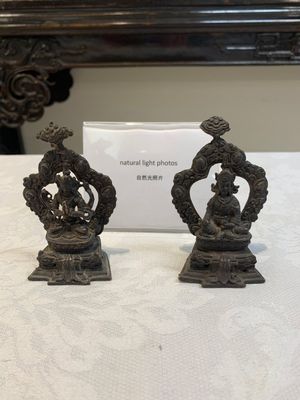 Two small Sino-Tibetan bronze Buddhas, 19/20th C. — photo 1