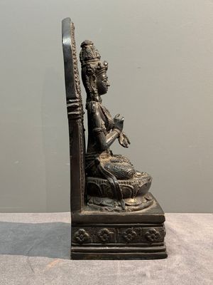 Two South-East Asian bronze figures of Buddha, 18/19th C. — photo 10