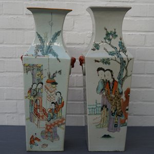 Two square Chinese qianjiang cai vases with buddhist lions and ladies, 19/20th C. — 照片 24