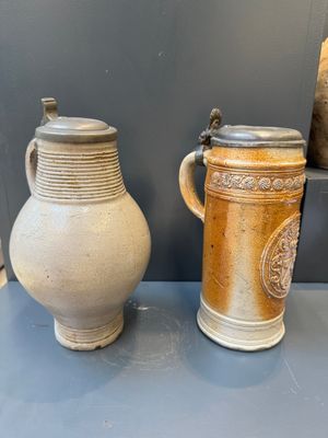 Two stoneware jugs with pewter lids, one with a coat of arms and dated 1636, Germany, 17th C. — photo 3