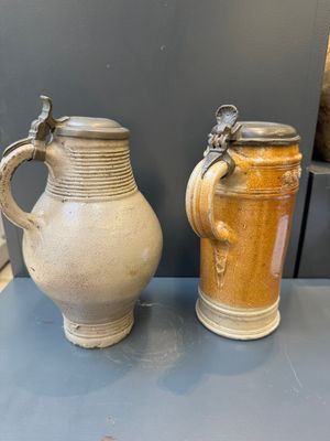 Two stoneware jugs with pewter lids, one with a coat of arms and dated 1636, Germany, 17th C. — photo 4