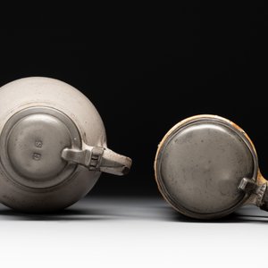 Two stoneware jugs with pewter lids, one with a coat of arms and dated 1636, Germany, 17th C. — photo 6