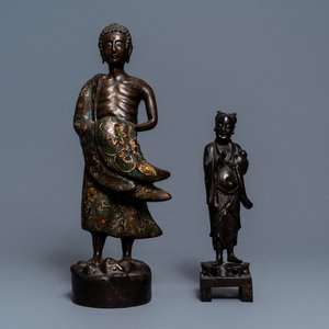 Two tall bronze figures of an immortal and an Arhat, China and Japan, 18/19th C. — photo 1