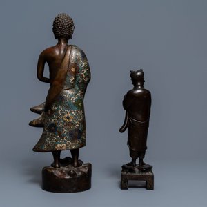 Two tall bronze figures of an immortal and an Arhat, China and Japan, 18/19th C. — photo 3