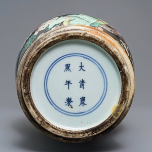 Two tall Chinese famille noire yenyen vases, Chenghua and Kangxi mark, 19/20th C. — 照片 7