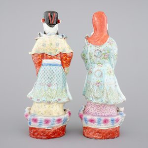 Two tall Chinese famille rose porcelain figures of immortals, 19/20th C. — 照片 3