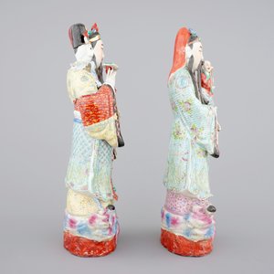 Two tall Chinese famille rose porcelain figures of immortals, 19/20th C. — 照片 4