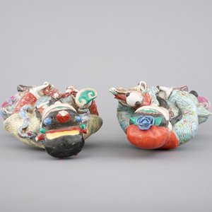 Two tall Chinese famille rose porcelain figures of immortals, 19/20th C. — 照片 5