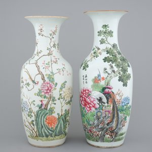 Two tall Chinese famille rose vases, 19th C. — photo 1