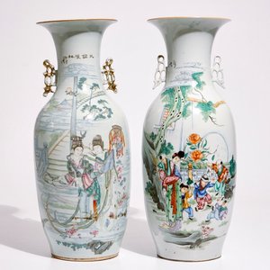 Two tall Chinese famille rose vases with calligraphy, 19/20th C. — 照片 1