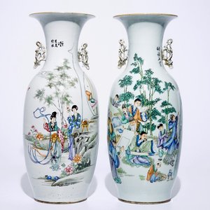 Two tall Chinese famille rose vases with calligraphy, 19/20th C. — photo 1
