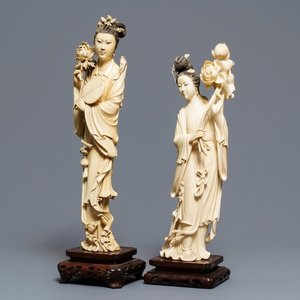 Two tall Chinese ivory carvings of ladies with flowers, 19th C. — 照片 1