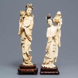 Two tall Chinese ivory carvings of ladies with flowers, 19th C. — 照片 2