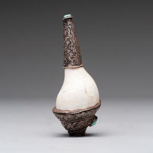 Two Tibetan brass and silver-mounted conch shell trumpets or 'Dung dkar', 19th C. — foto 11
