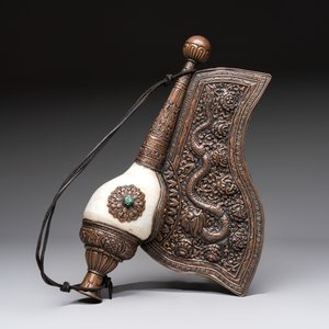 Two Tibetan brass and silver-mounted conch shell trumpets or 'Dung dkar', 19th C. — foto 2
