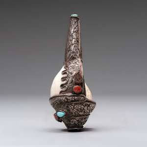 Two Tibetan brass and silver-mounted conch shell trumpets or 'Dung dkar', 19th C. — foto 9