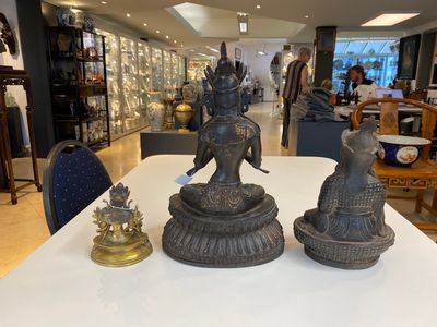 Two Tibetan gilt bronze and one iron sculpture of Buddha, 19/20th C. — 照片 3