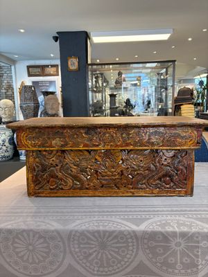 Two Tibetan polychromed wooden folding tables with dragon design, 19/20th C. — photo 11