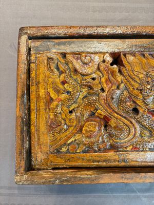 Two Tibetan polychromed wooden folding tables with dragon design, 19/20th C. — photo 7