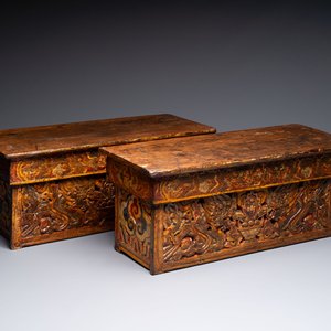 Two Tibetan polychromed wooden folding tables with dragon design, 19/20th C. — photo 1