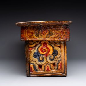 Two Tibetan polychromed wooden folding tables with dragon design, 19/20th C. — photo 11