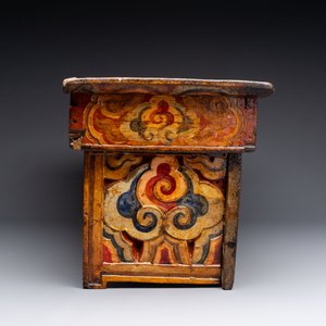 Two Tibetan polychromed wooden folding tables with dragon design, 19/20th C. — photo 13