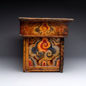 Two Tibetan polychromed wooden folding tables with dragon design, 19/20th C. — photo 5