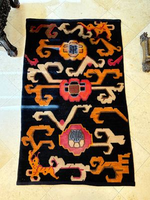Two Tibetan woollen rugs with floral design, 19th C. — photo 1