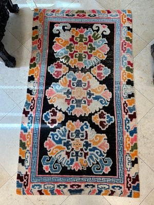 Two Tibetan woollen rugs with floral design, 19th C. — photo 7
