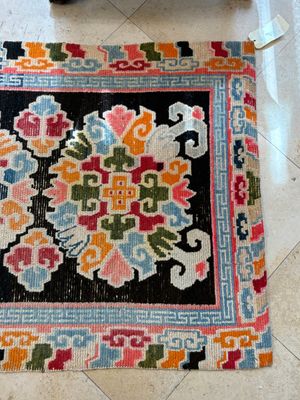 Two Tibetan woollen rugs with floral design, 19th C. — photo 8