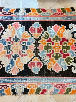 Two Tibetan woollen rugs with floral design, 19th C. — photo 9