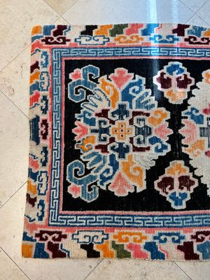 Two Tibetan woollen rugs with floral design, 19th C. — photo 12