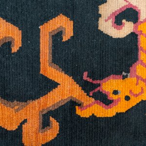 Two Tibetan woollen rugs with floral design, 19th C. — photo 2