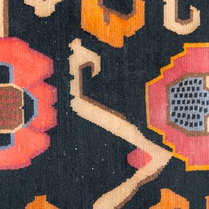 Two Tibetan woollen rugs with floral design, 19th C. — photo 3