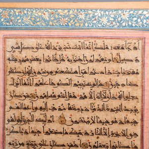 Two Timurid illuminated Quran leaves in Kufic script, Persia, 15/16th C. — photo 5