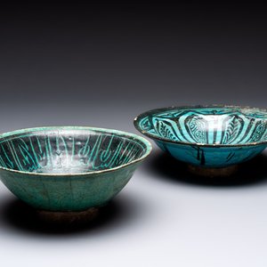 Two turquoise-and-black-glazed bowls, Kashan, 13/14th C. — photo 1