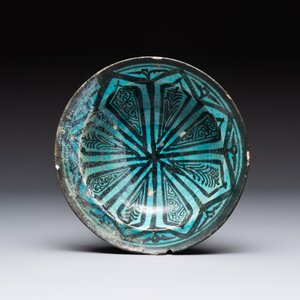 Two turquoise-and-black-glazed bowls, Kashan, 13/14th C. — photo 4