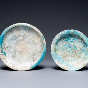 Two turquoise- and black-glazed dishes, three bowls, a jug and a small lion, Raqqa and Nishapur, Middle-East, 12/13th C. and later — photo 8