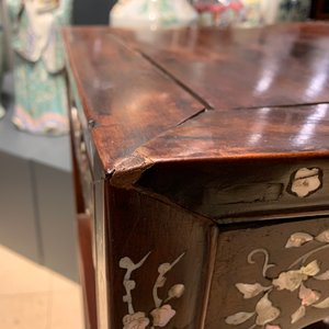 Two Vietnamese or Chinese mother-of-pearl inlayed wooden stands, 19th C. — photo 23