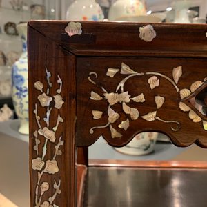 Two Vietnamese or Chinese mother-of-pearl inlayed wooden stands, 19th C. — photo 29