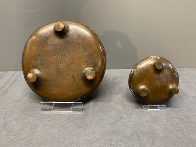 Two Vietnamese silver-inlaid bronze censers on stand, Đức Từ 德祠 mark, 19th C. — photo 8