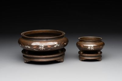 Two Vietnamese silver-inlaid bronze censers on stand, Đức Từ 德祠 mark, 19th C.
