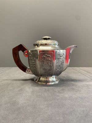 Two Vietnamese silver teapots and a covered sugar bowl, marked Donghung, ca. 1900 — 照片 1