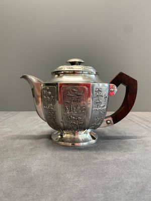 Two Vietnamese silver teapots and a covered sugar bowl, marked Donghung, ca. 1900 — 照片 3