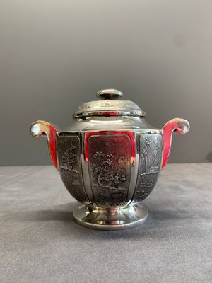 Two Vietnamese silver teapots and a covered sugar bowl, marked Donghung, ca. 1900 — 照片 10