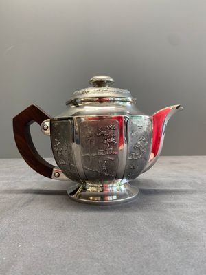 Two Vietnamese silver teapots and a covered sugar bowl, marked Donghung, ca. 1900 — 照片 15