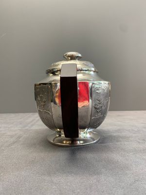 Two Vietnamese silver teapots and a covered sugar bowl, marked Donghung, ca. 1900 — 照片 18