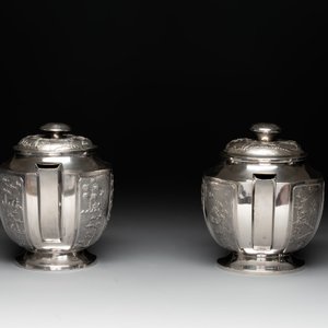 Two Vietnamese silver teapots and a covered sugar bowl, marked Donghung, ca. 1900 — 照片 3
