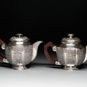 Two Vietnamese silver teapots and a covered sugar bowl, marked Donghung, ca. 1900 — 照片 4