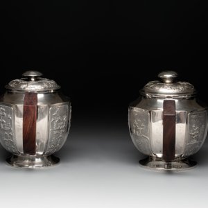 Two Vietnamese silver teapots and a covered sugar bowl, marked Donghung, ca. 1900 — 照片 5